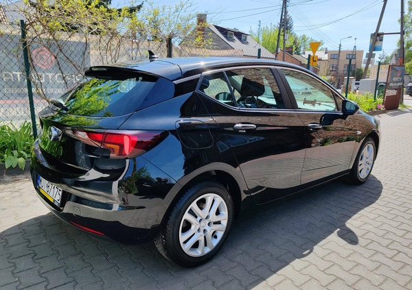 Opel Astra cena 55800 przebieg: 94000, rok produkcji 2019 z Karczew małe 232